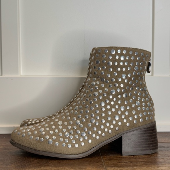 Mackin J Women's Silver Studded Taupe Brown Heeled Ankle Boots Size 8 CT - Picture 2 of 8